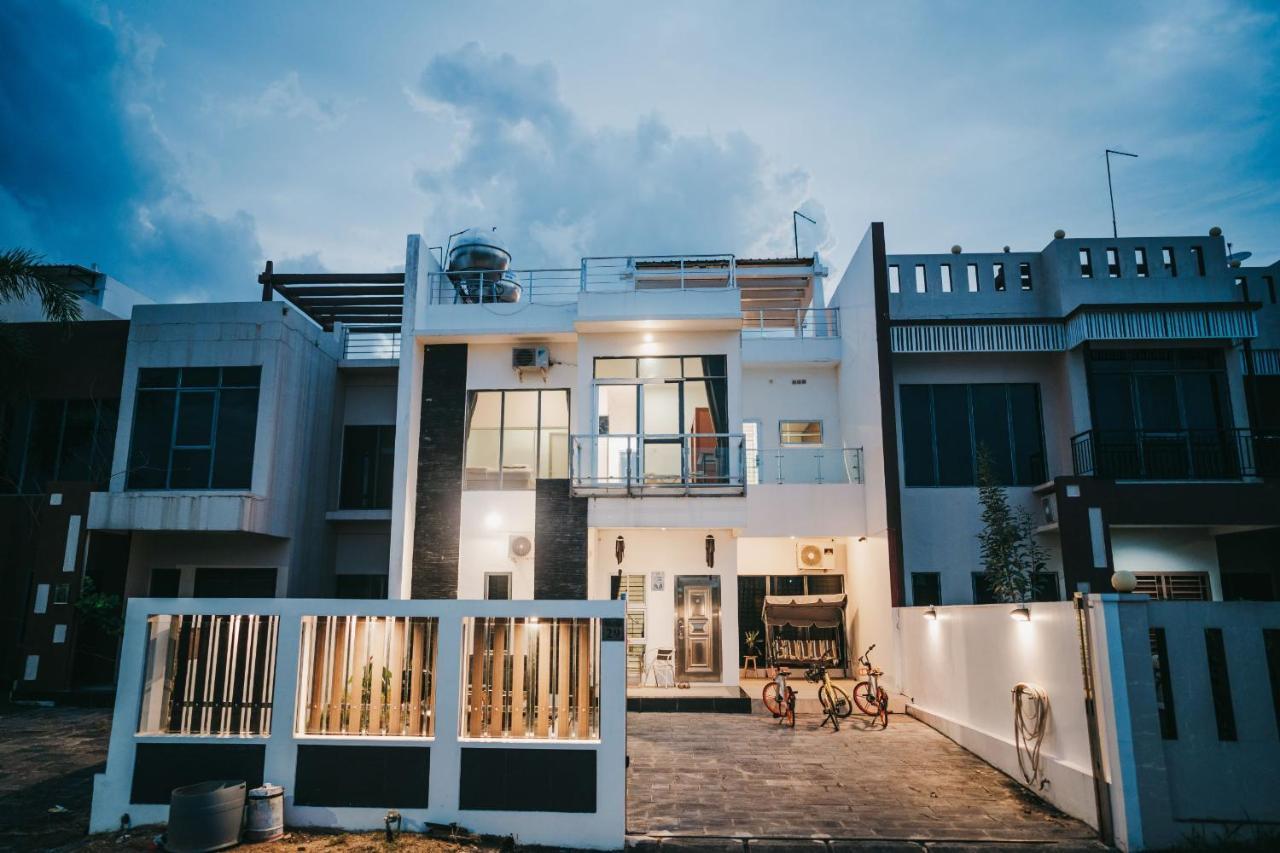 Entire Villa , Free Pickup n Drop Transport Batam Esterno foto